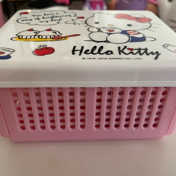 Hello kitty basket - Picture 3 of 3